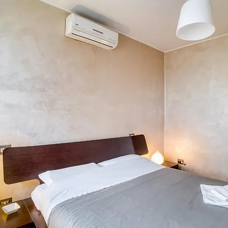 Guesthost - Bright Apartamento *