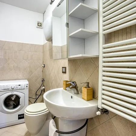 Guesthost - Bright Apartamento *