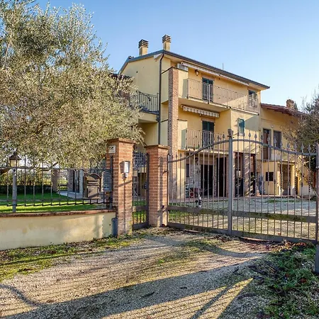 Guesthost - Bright Apartamento *