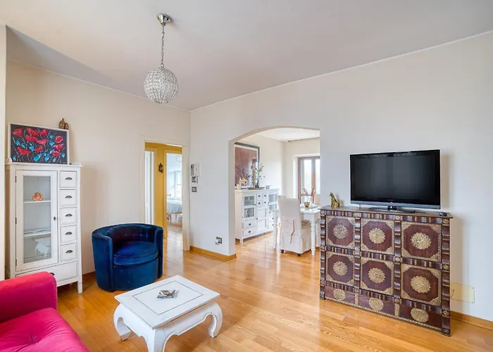 Guesthost - Bright *